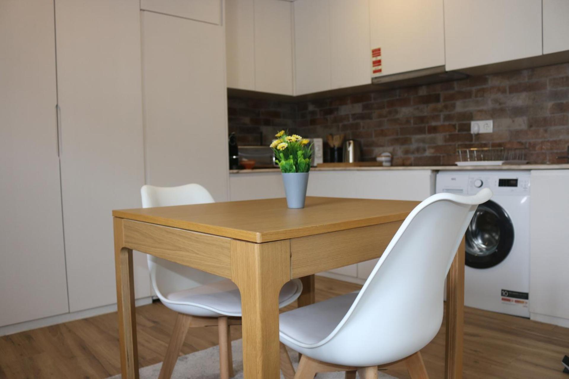 Apartamento 9 Min Metro To Downtown, For Couples& Free Parking *