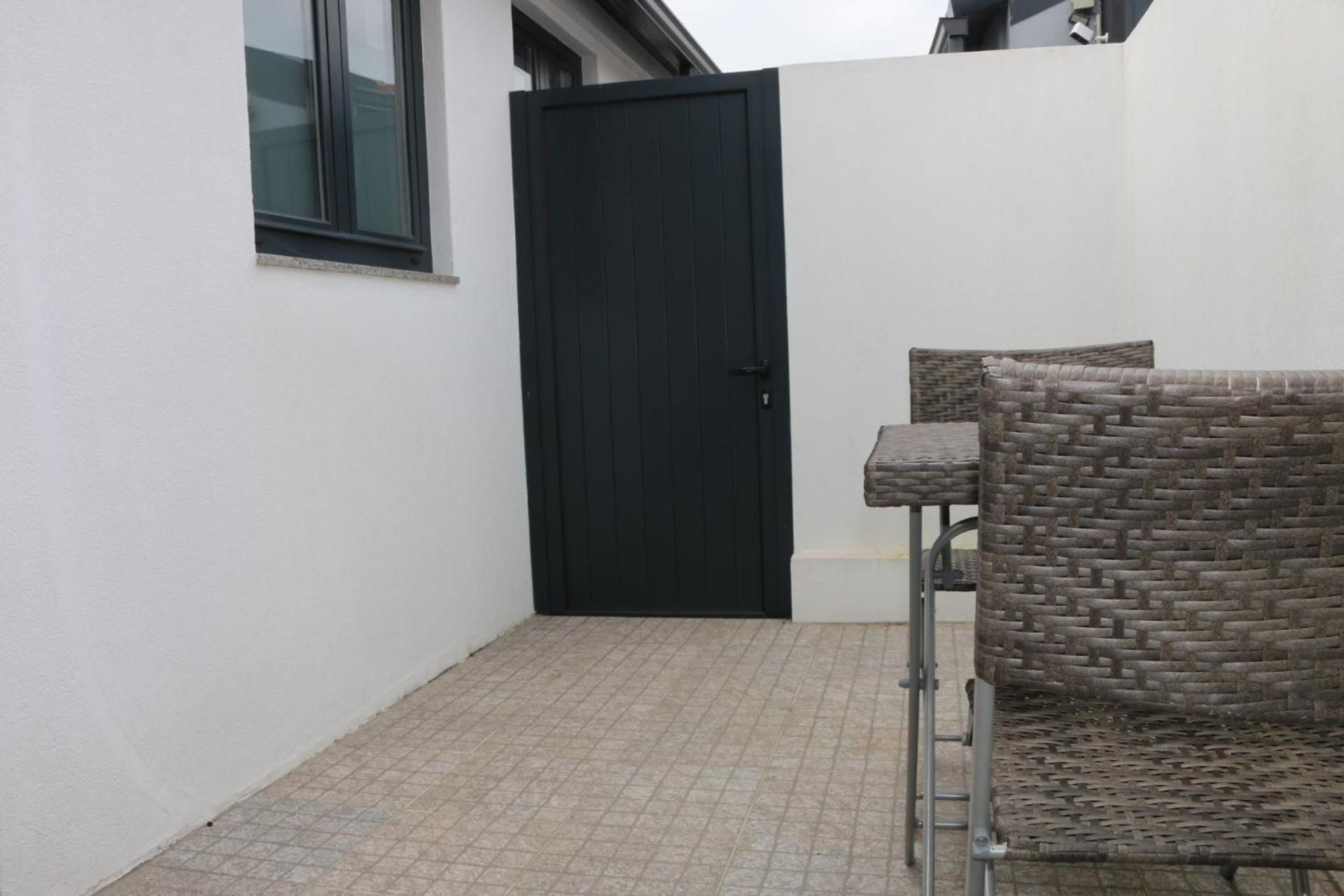 9 Min Metro To Downtown, For Couples& Free Parking * Porto