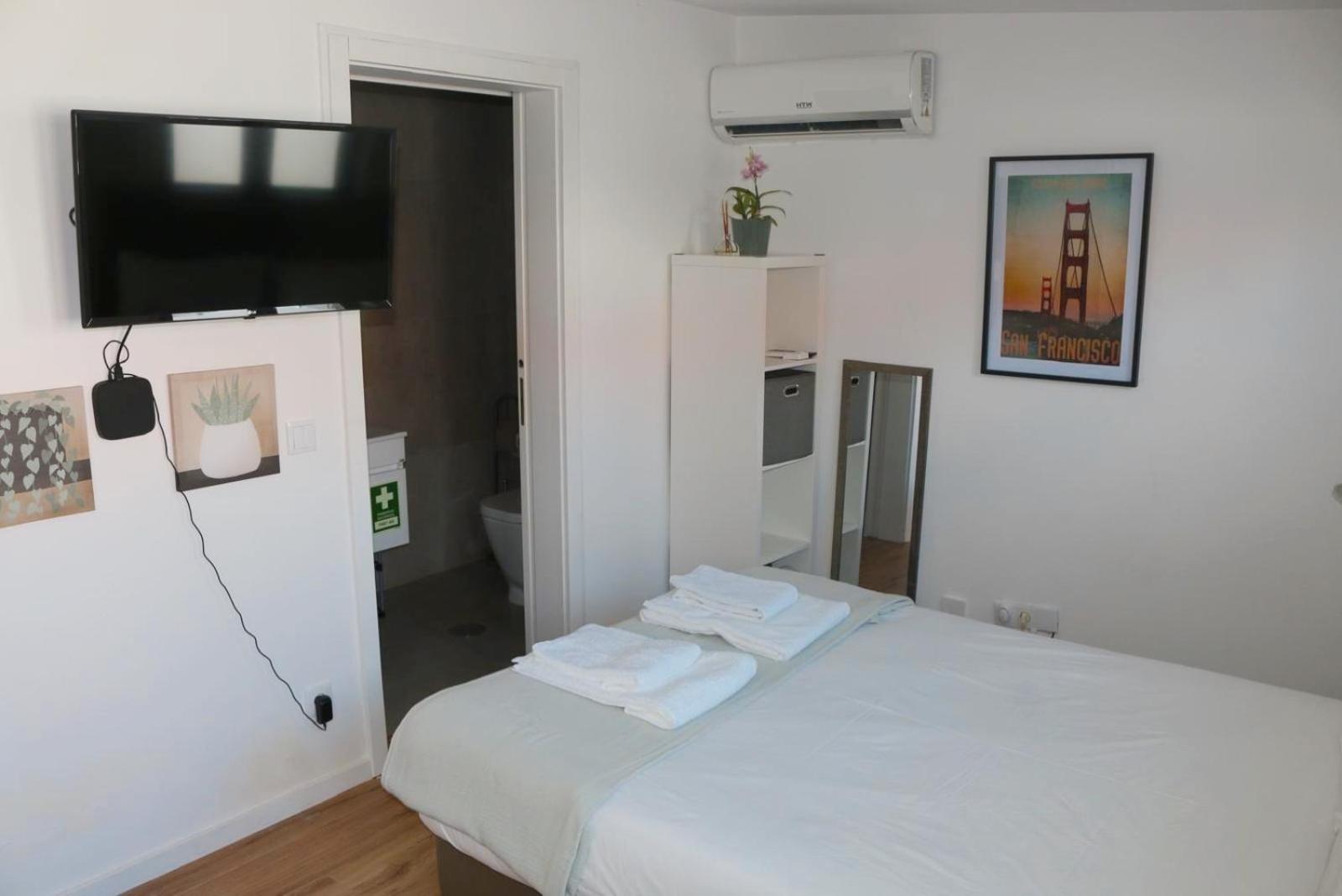 9 Min Metro To Downtown, For Couples& Free Parking Porto