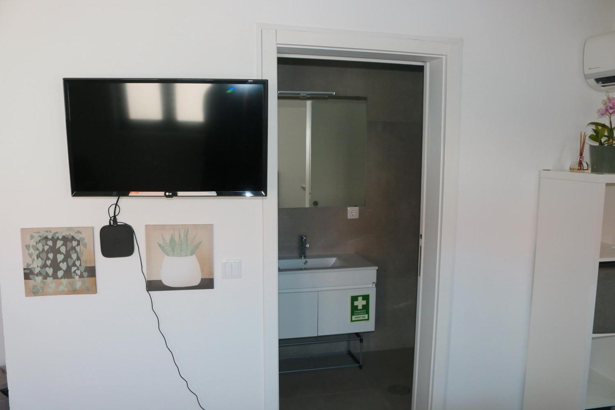 9 Min Metro To Downtown, For Couples& Free Parking Apartamento